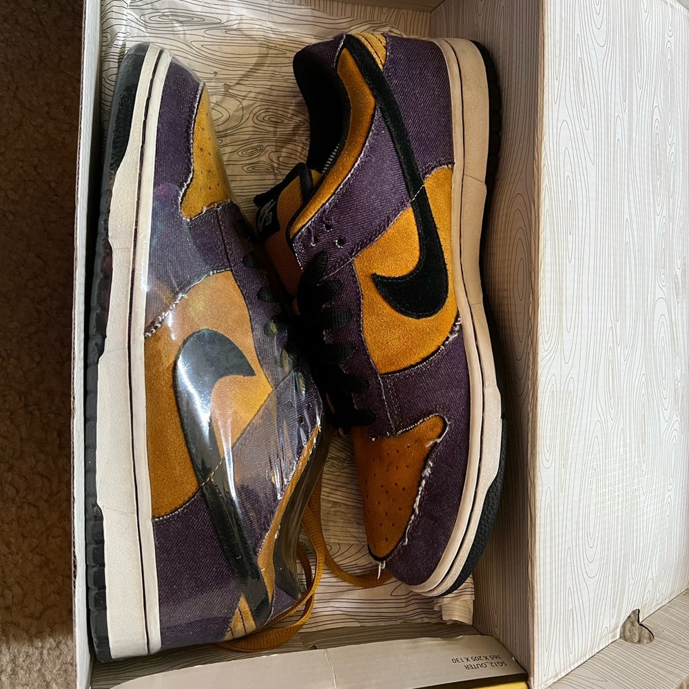 Nike sb dunk low goofy boy size 11
